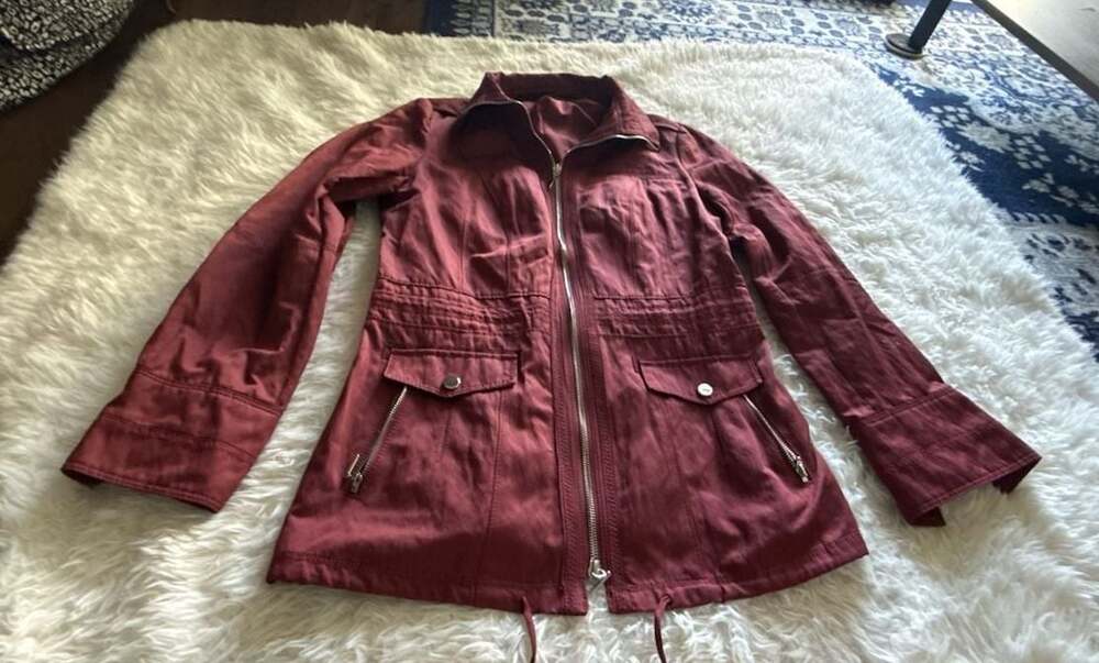 White House Black Market Women's Utility Jacket Size 2‎ Burgundy Zip Front
